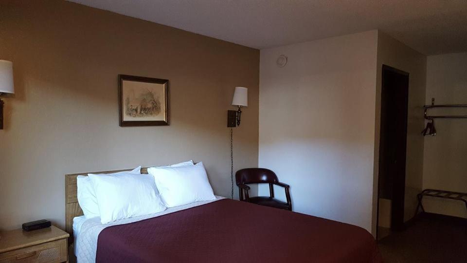 Standard Queen Room interior